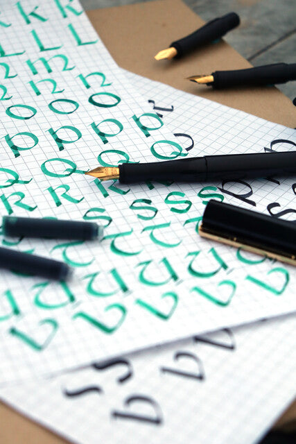 Scopri il Nuovo Look dei Set di Calligrafia!